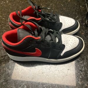 Jordan AJ 1 Low Boys Size 5Y